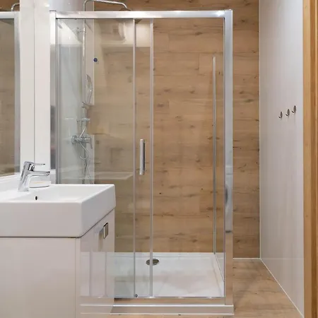 アパートホテル Symphony Modern Tower 3*