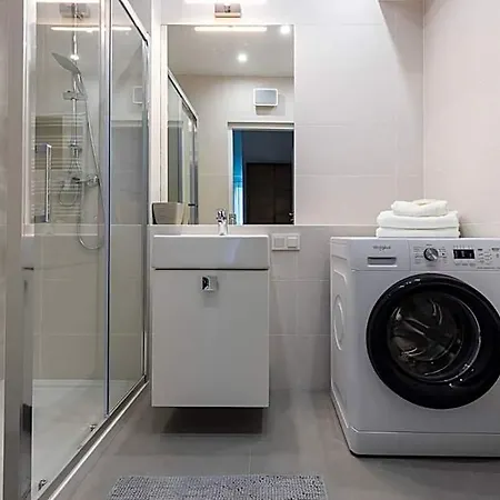 Symphony Modern Tower By Ina Aparthotel 3*